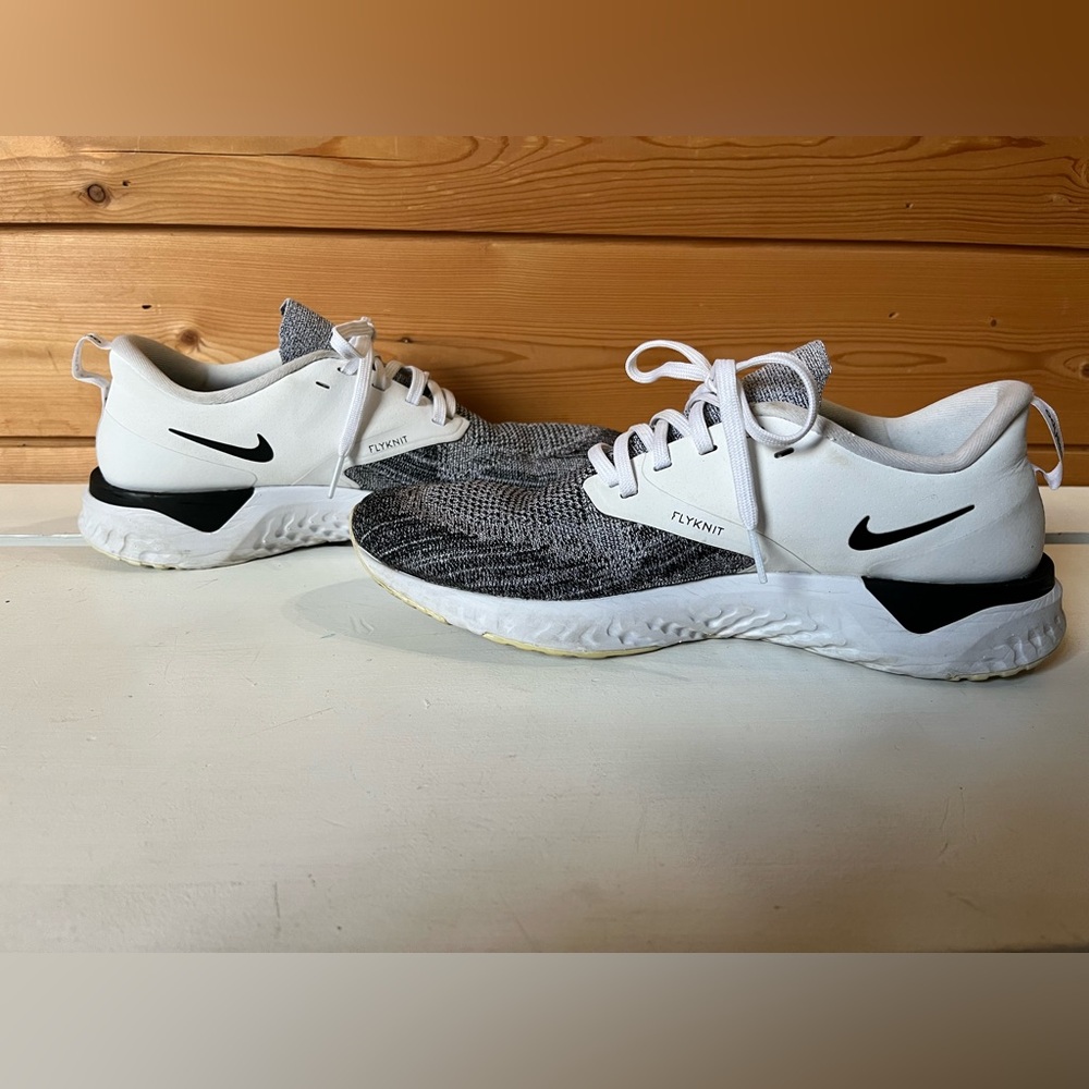 Nike Men’s Odyssey React 2 Flyknit 'White Black' Size 9.5